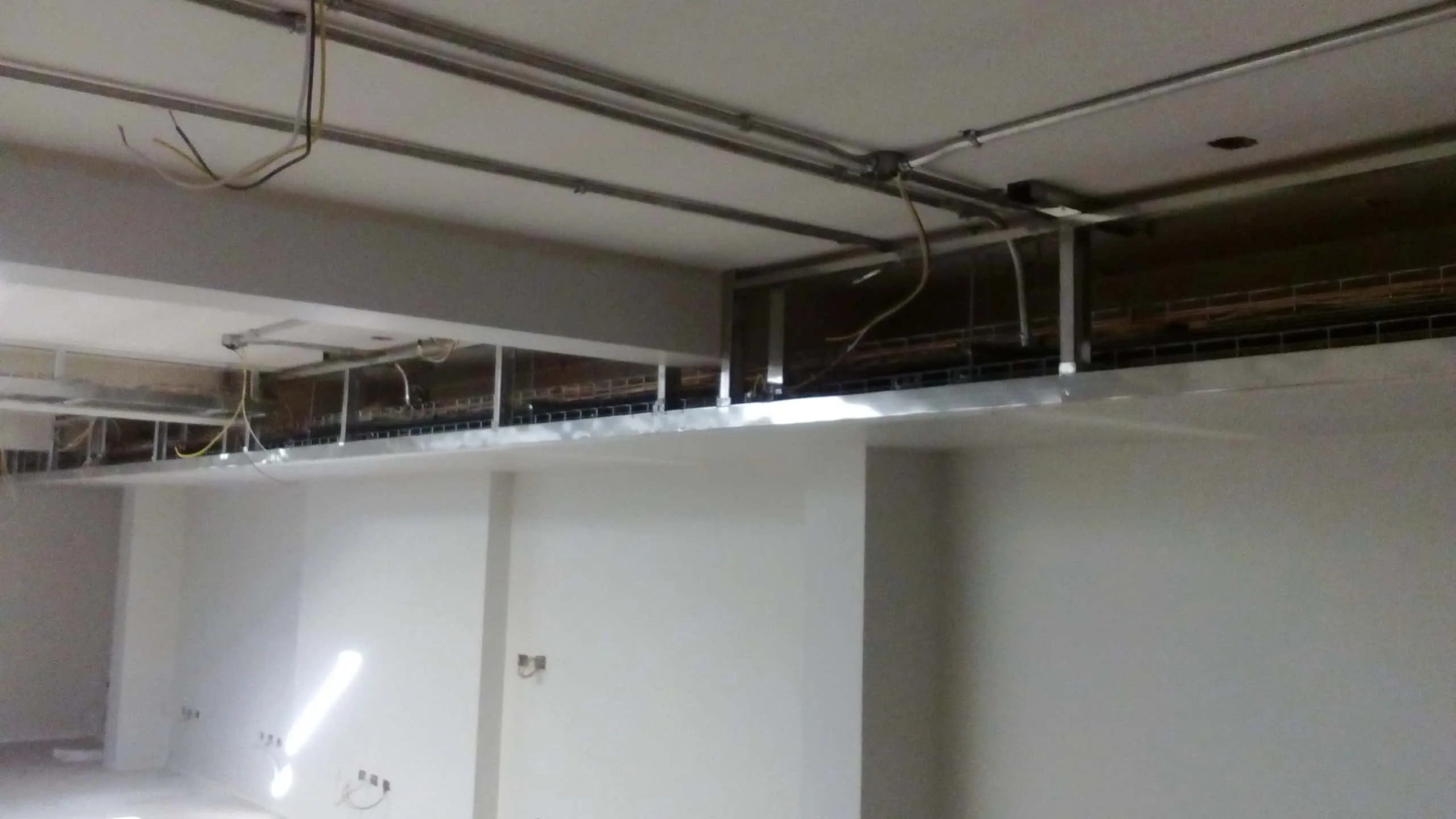 instalación de canalización eléctrica.