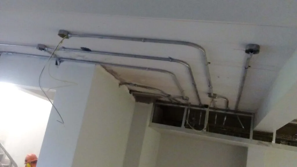 Instalación tuberia electrica metalica EMT