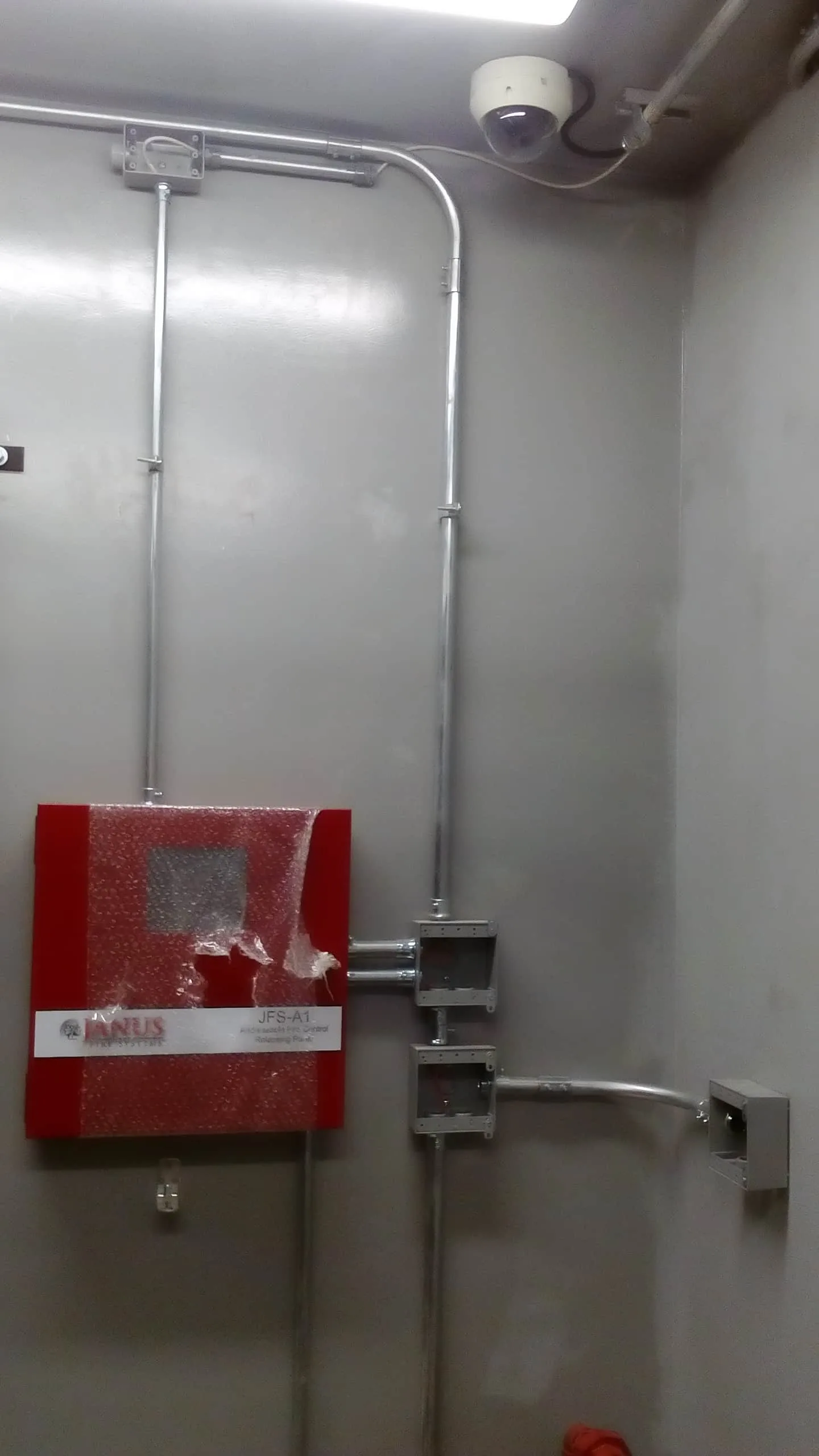 instalación de canalización eléctrica.