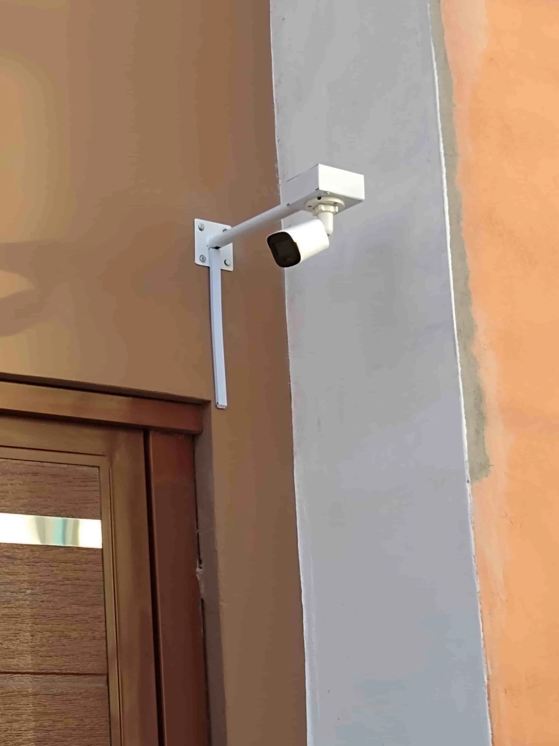 Canalizacion electrica con canaleta pvc adhesiva.