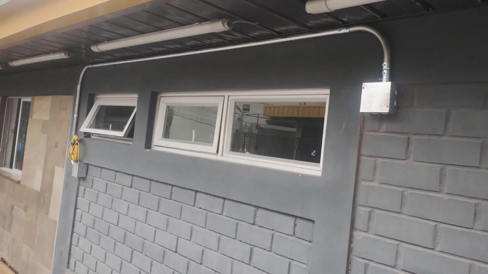 instalación de canalización eléctrica.