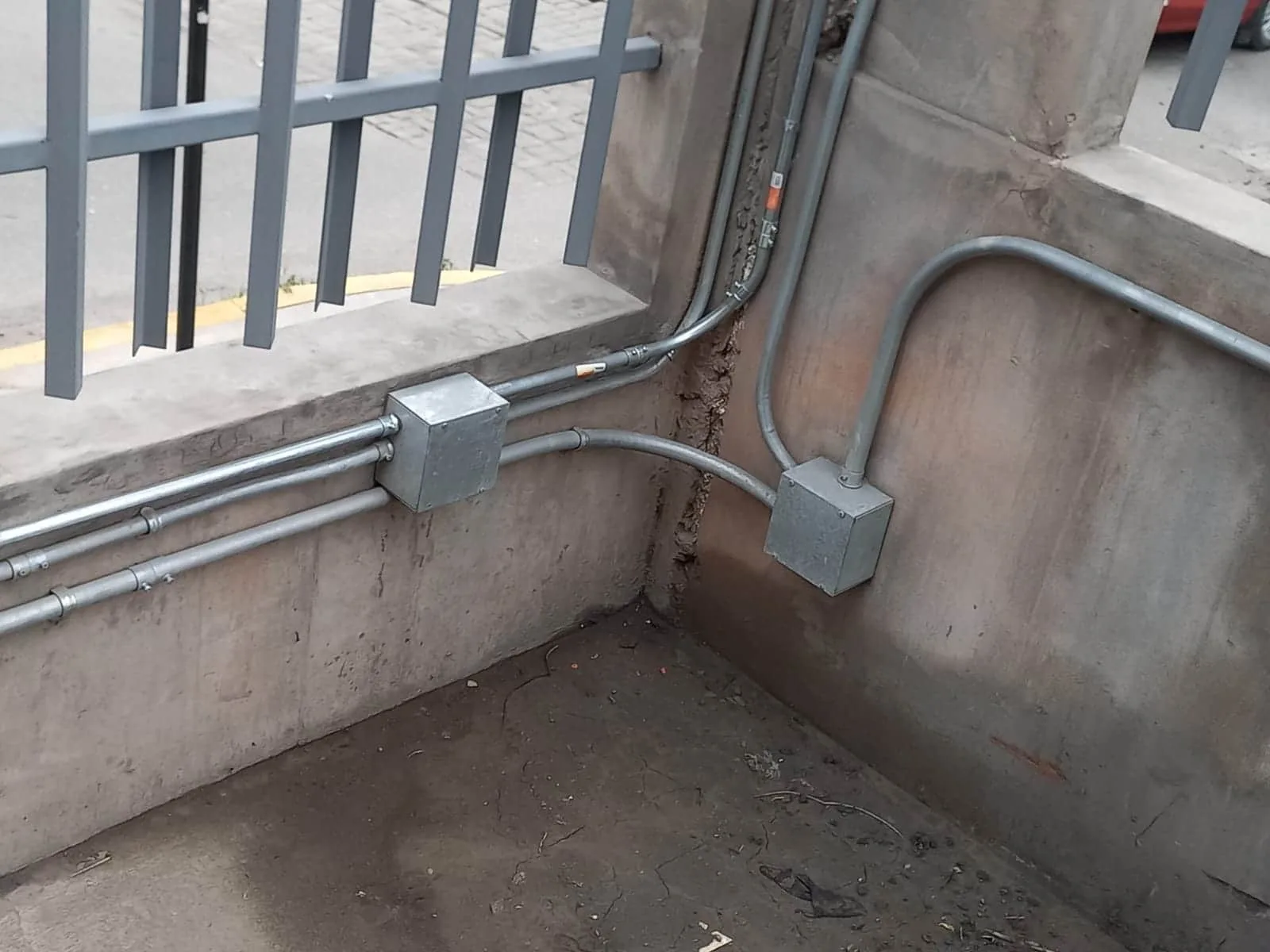 instalación de canalización eléctrica.