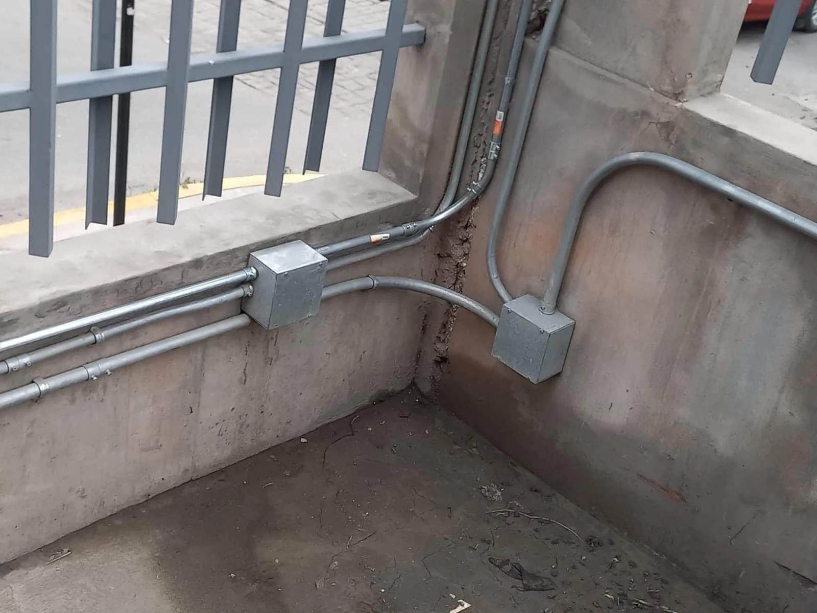 instalación de canalización eléctrica.