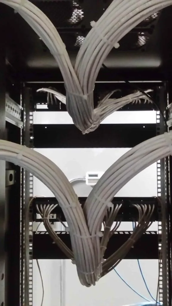 GABINETE DE TELECOMUNICACION 14.
