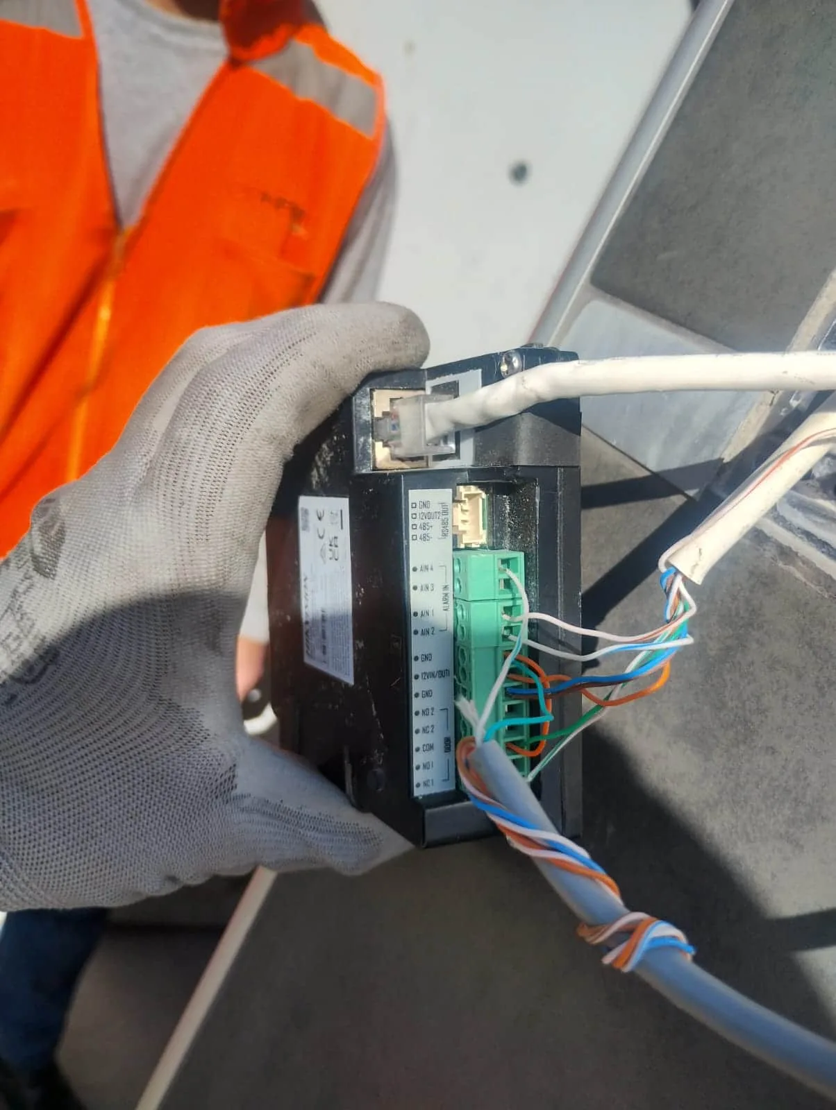 Instalación de intercomunicadores y videoporteros.