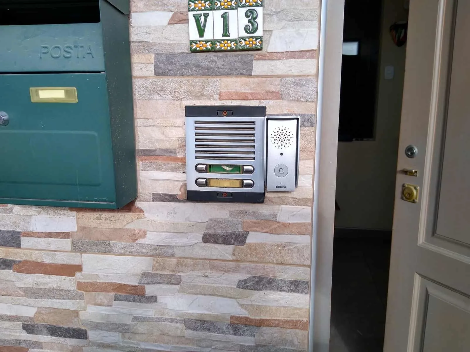 Instalación de intercomunicadores y videoporteros.